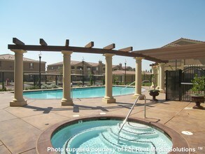 CASTELLINO AT LAGUNA WEST in Elk Grove, CA - Foto de edificio - Building Photo