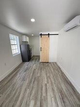 913 NW 46th St in Miami, FL - Building Photo - Building Photo