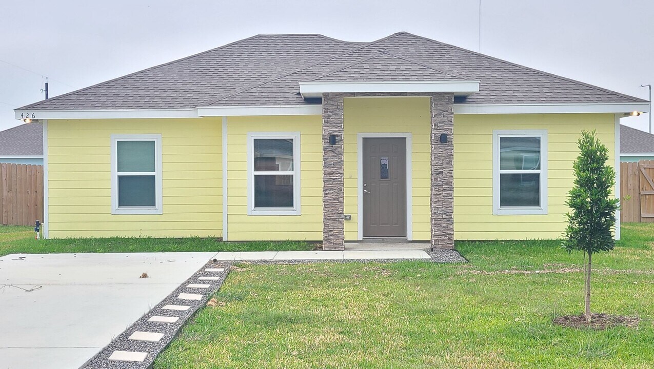 426 Arroyo Ln in La Feria, TX - Building Photo
