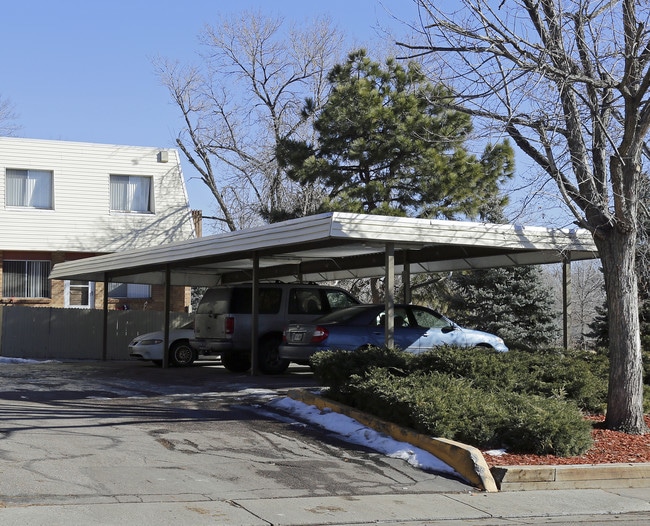 Canyon Crest Apartments in Littleton, CO - Building Photo - Building Photo