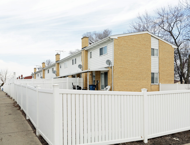 938-952 Virginia Ln in Elmhurst, IL - Building Photo - Building Photo