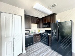 315 Rachel St in San Marcos, TX - Foto de edificio - Building Photo