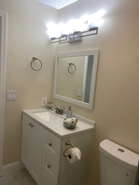 2314 Fern Palm Dr in Edgewater, FL - Foto de edificio - Building Photo