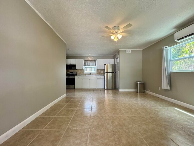 1112 NE Stuart St in Jensen Beach, FL - Building Photo - Building Photo