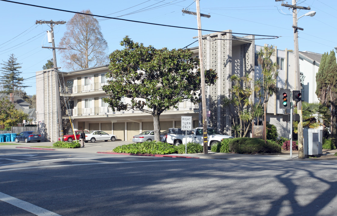 Hillside Manor Apartments in Burlingame, CA - Building Photo