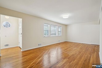 92 Roland Ave in South Orange, NJ - Building Photo - Building Photo