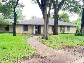 1000 Maykus Ct in Irving, TX - Building Photo