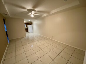 2410 W Hackberry Ave, Unit 3 in McAllen, TX - Foto de edificio - Building Photo