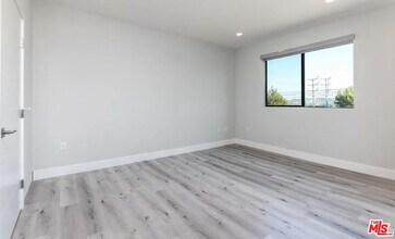14612 Calvert St in Los Angeles, CA - Building Photo - Building Photo