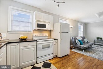 1317 S Walter Reed Dr in Arlington, VA - Building Photo - Building Photo