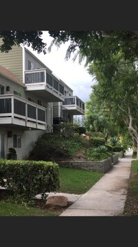 Villa Woods Apartments in Buena Park, CA - Foto de edificio - Building Photo