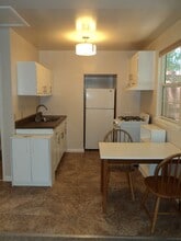 684 B St in Martinez, CA - Building Photo - Building Photo