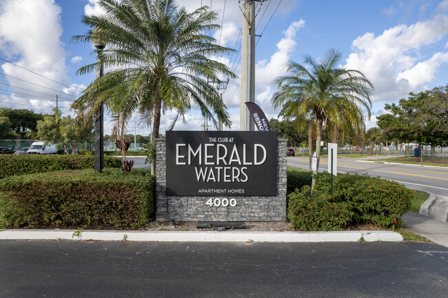 Club at Emerald Waters in Hollywood, FL - Building Photo - Building Photo