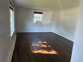 29 Carson Ave in Wethersfield, CT - Building Photo - Building Photo