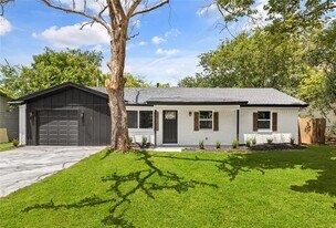 13321 Blossomheath Ln in Dallas, TX - Building Photo