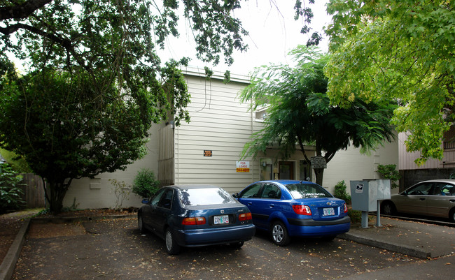 Campus Apartments in Eugene, OR - Foto de edificio - Building Photo