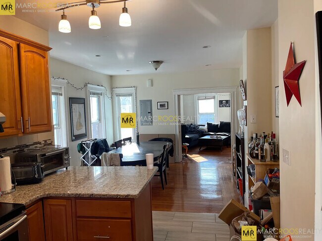 14 Bay State Ave, Unit 2 in Somerville, MA - Building Photo - Building Photo