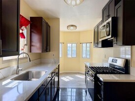607 W 101st St in Los Angeles, CA - Building Photo