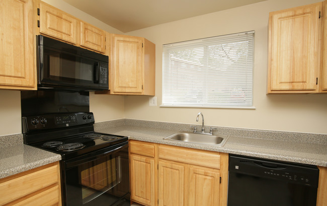 Cardiff Charles Apartments in Lutherville Timonium, MD - Foto de edificio - Interior Photo