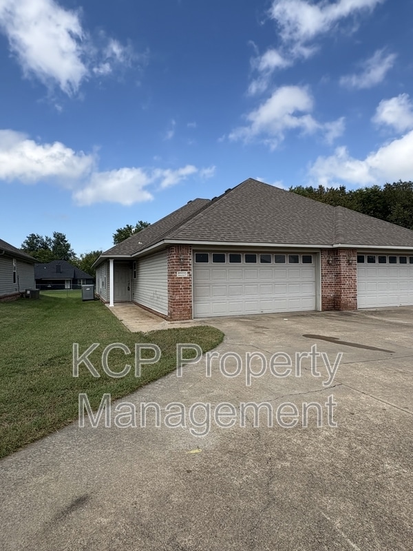 property at 2823 Fairway Hamlet Ct