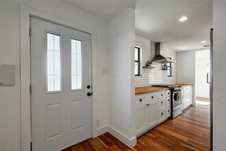 6803 Santos St in Austin, TX - Building Photo - Building Photo