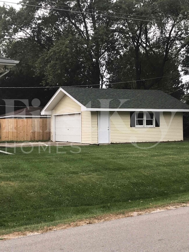 ON132 Cottonwood Dr in Wheaton, IL - Building Photo - Building Photo