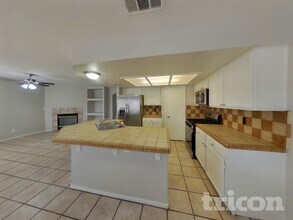 2881 Deep Creek Ln in Las Vegas, NV - Building Photo - Building Photo