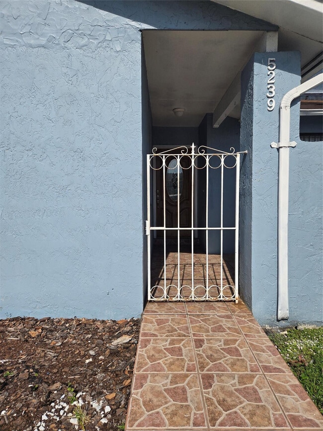 5239 NW 198th Terrace in Miami Gardens, FL - Building Photo - Building Photo