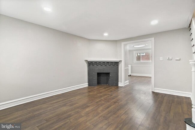 7158 Radbourne Rd in Upper Darby Township, PA - Foto de edificio - Building Photo