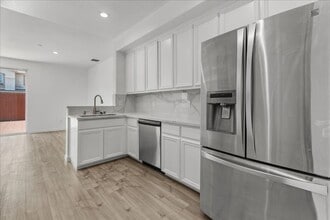 8537 Thunderbird Dr in Los Angeles, CA - Building Photo - Building Photo