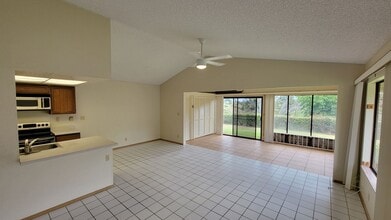98-1911-1752 Ka?ahumanu St in Pearl City, HI - Building Photo - Building Photo