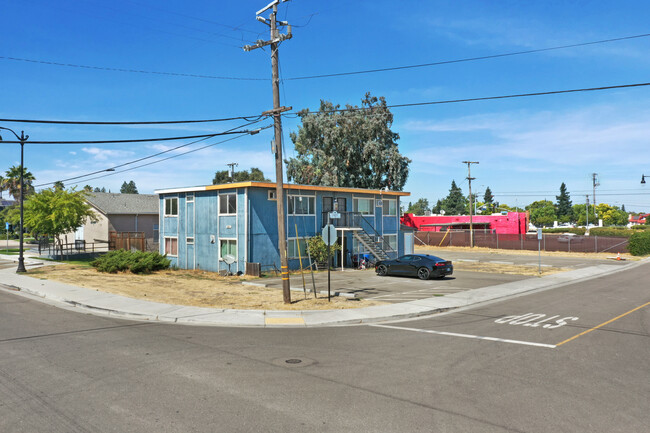 911 H St in Lathrop, CA - Building Photo - Building Photo