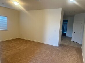 741 Skyler Ct, Unit 2 in Merced, CA - Building Photo - Building Photo
