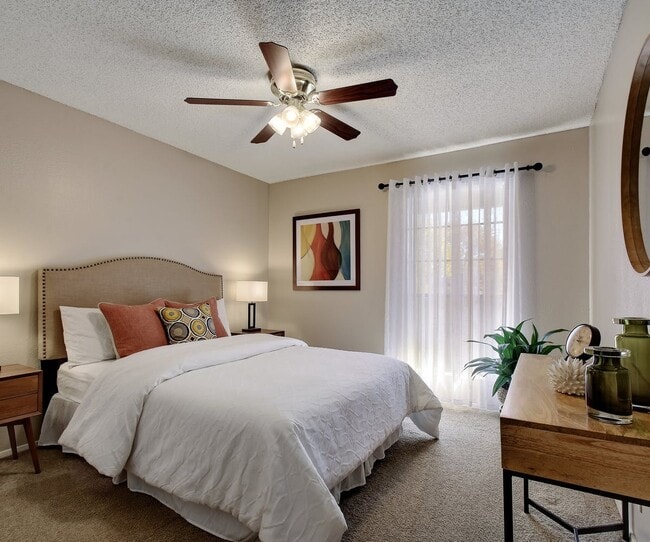 Silver Oaks Apartments in San Antonio, TX - Building Photo - Building Photo