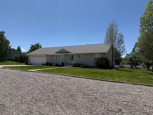 210 S 100 E in Annabella, UT - Building Photo - Building Photo