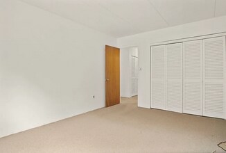 80 N Warren St, Unit 36 in Woburn, MA - Building Photo - Building Photo