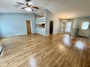 319 Iberis Dr in Arlington, TX - Building Photo - Building Photo