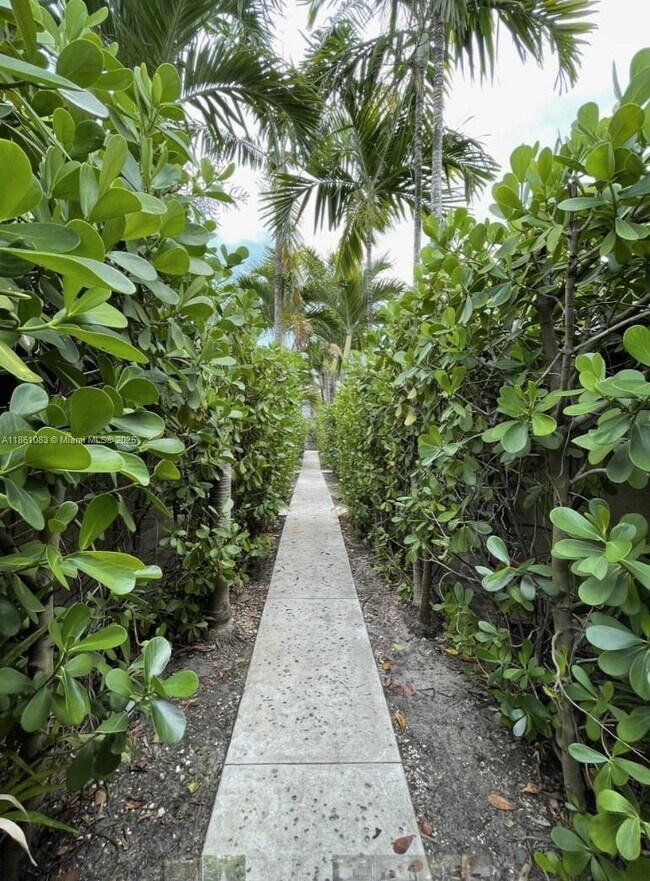 118 NW 24th St in Miami, FL - Building Photo - Building Photo