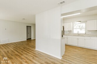 170 W Crystal Lake Ave in Lake Mary, FL - Building Photo - Building Photo