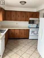 42 Coe Dr in Ajax, ON - Building Photo