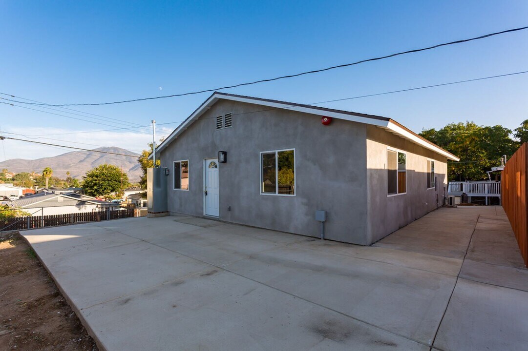 837 Paraiso Ave in Spring Valley, CA - Building Photo