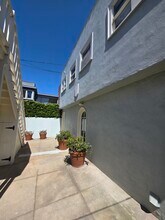 124 Breeze Ave, Unit 124 in Venice, CA - Building Photo - Building Photo