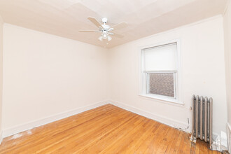4414 N Whipple St, Unit 16-3W in Chicago, IL - Building Photo - Building Photo