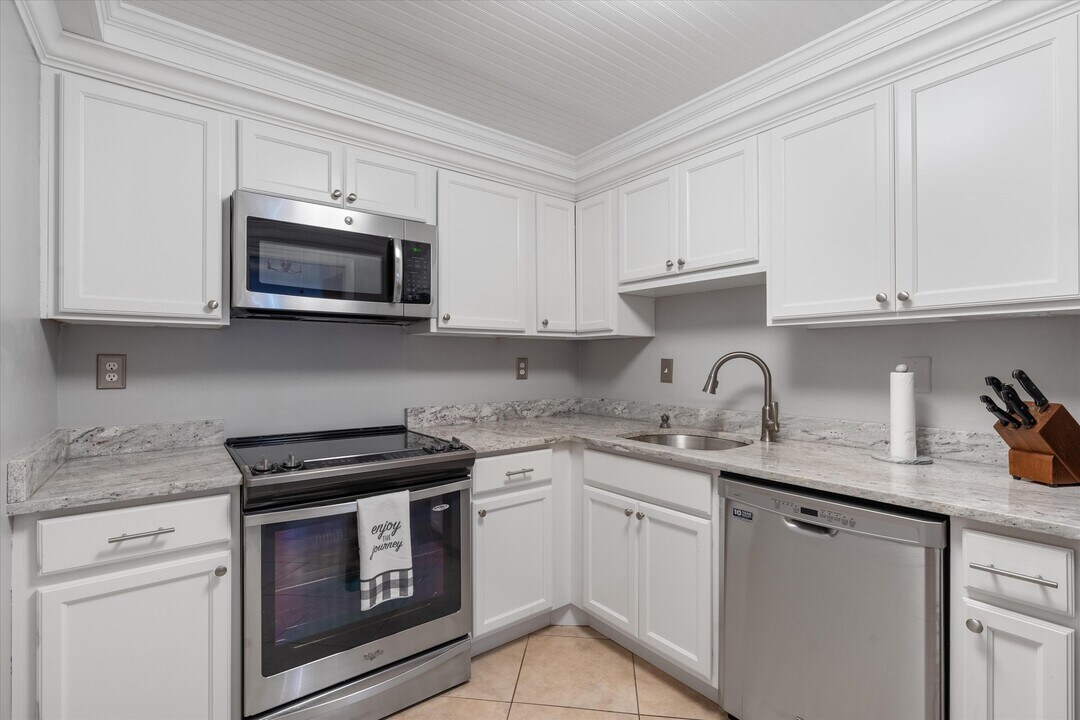 3301 S Ocean Blvd in Highland Beach, FL - Building Photo