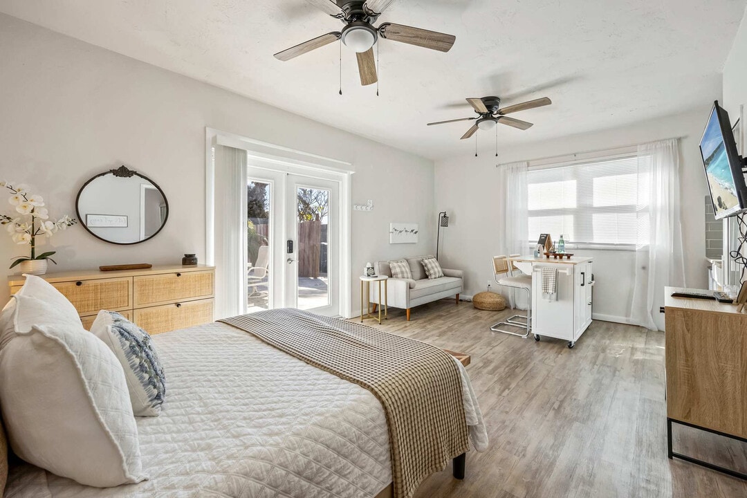 105 NE 3rd St in Satellite Beach, FL - Building Photo