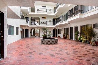 1333 N Martel in Los Angeles, CA - Building Photo - Building Photo