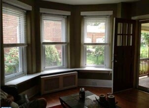 26 Lincoln Ave, Unit #1 Downstairs in Lansdale, PA - Building Photo - Building Photo