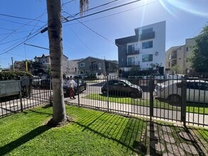 5255 1/2 Denny Ave, Unit 5255 in North Hollywood, CA - Building Photo - Building Photo