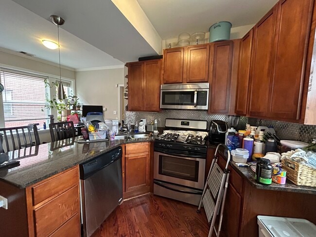 1621 W Wallen Ave