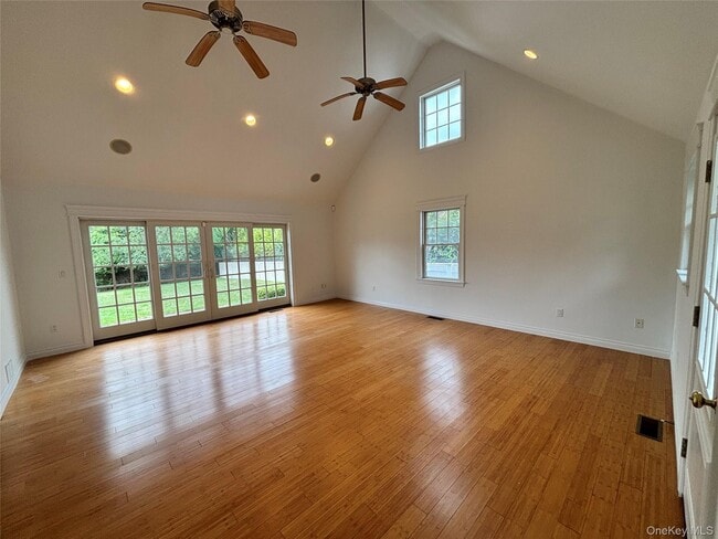1155 Tasker Ln in Greenport, NY - Building Photo - Building Photo